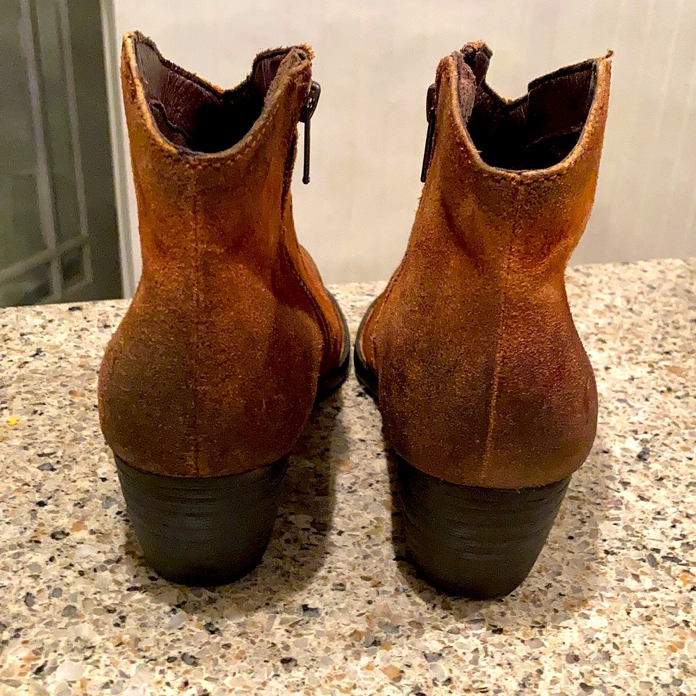 Size 10 Women’s Born Ankle Zip Booties - Picture 8 of 13